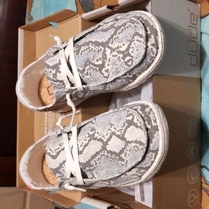 Women's Hey Dude Jungle Grey Snakeskin Sz 8